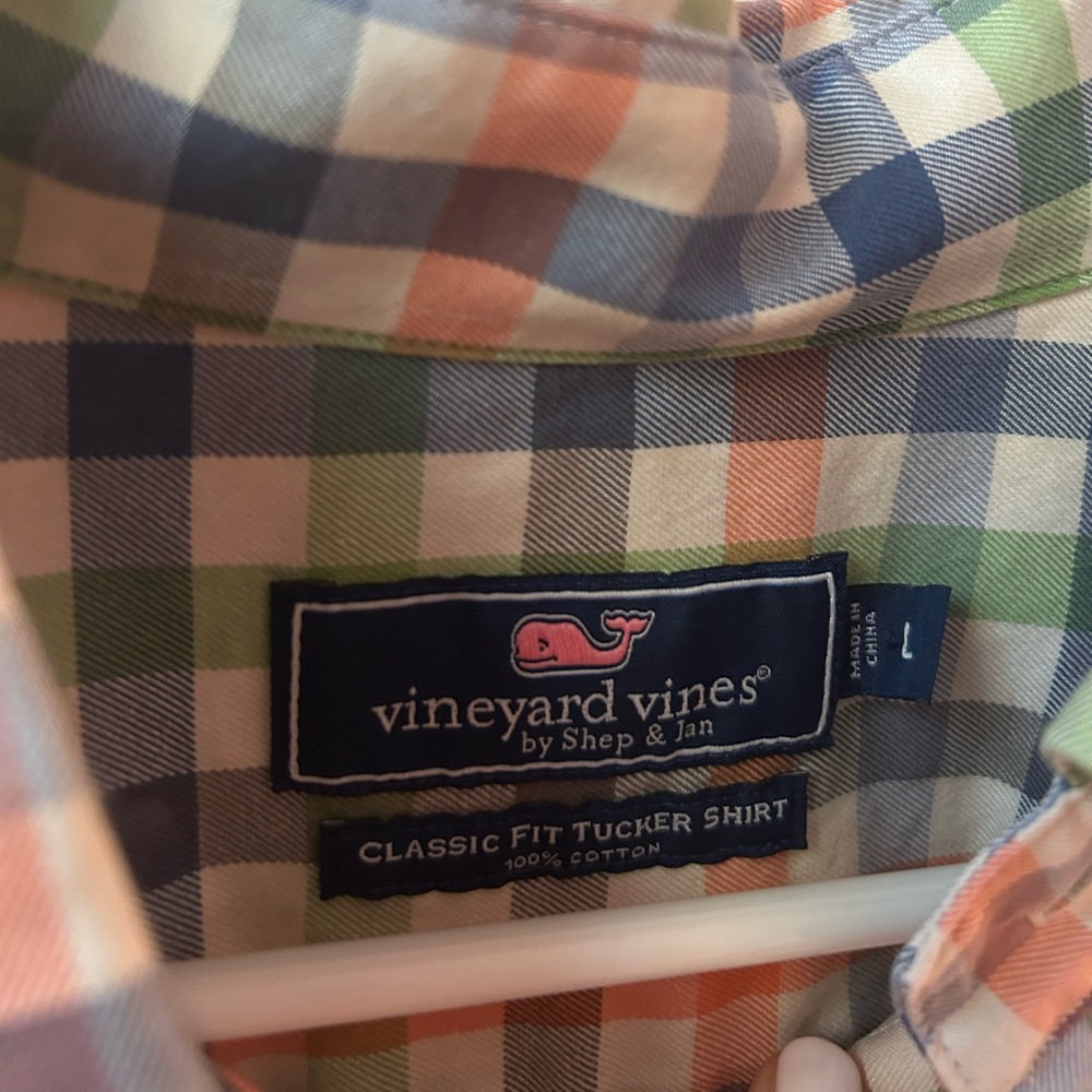 Men’s vineyard vine shirt very good condition